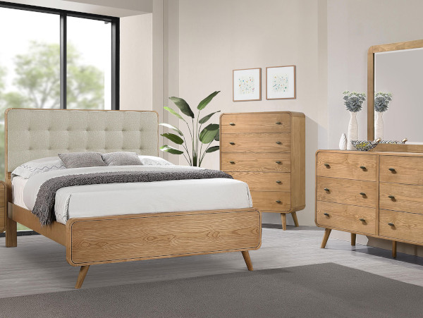 Robyn oak chest of drawers