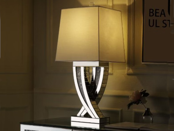 Engaging table lamp
