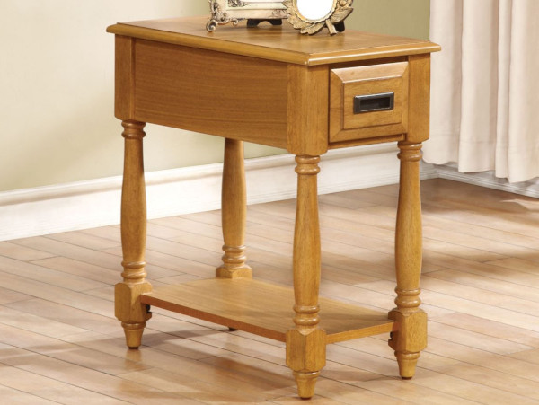 Qarbard chairside table
