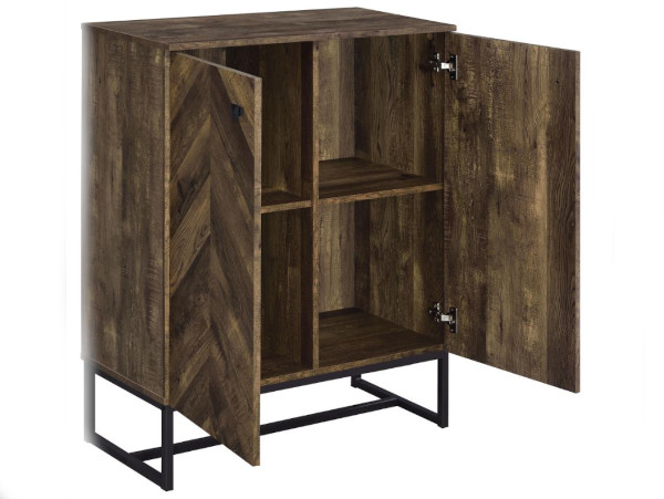 Striking short curio cabinet